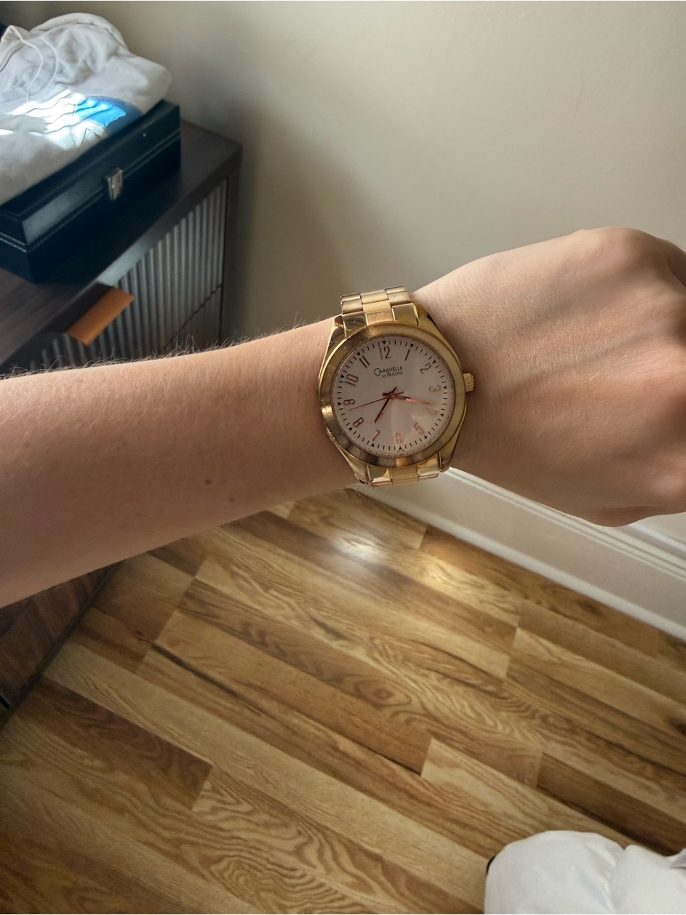 Gold Tone Women's Wristwatch with White Dial